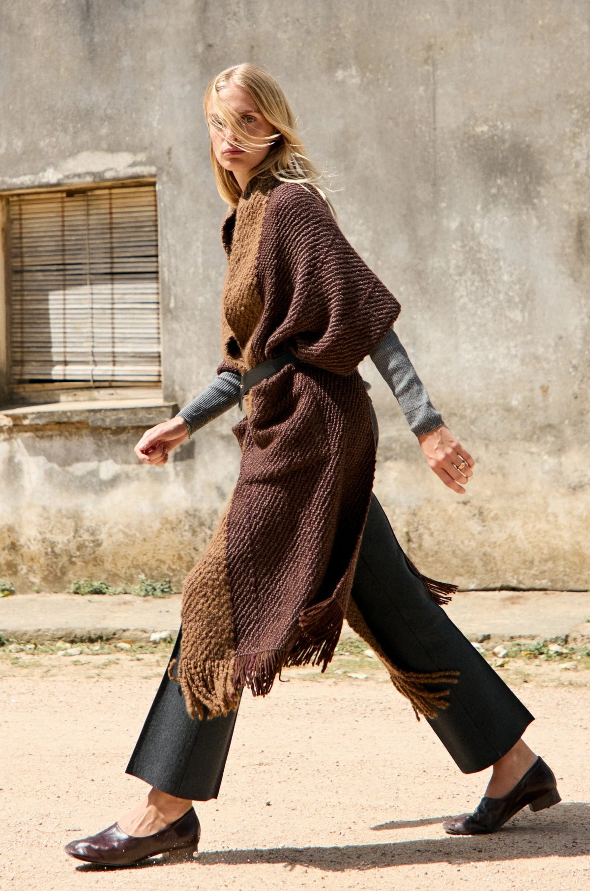 Wehve Big Shawl with Pockets Alma Cashmere Dark Sable